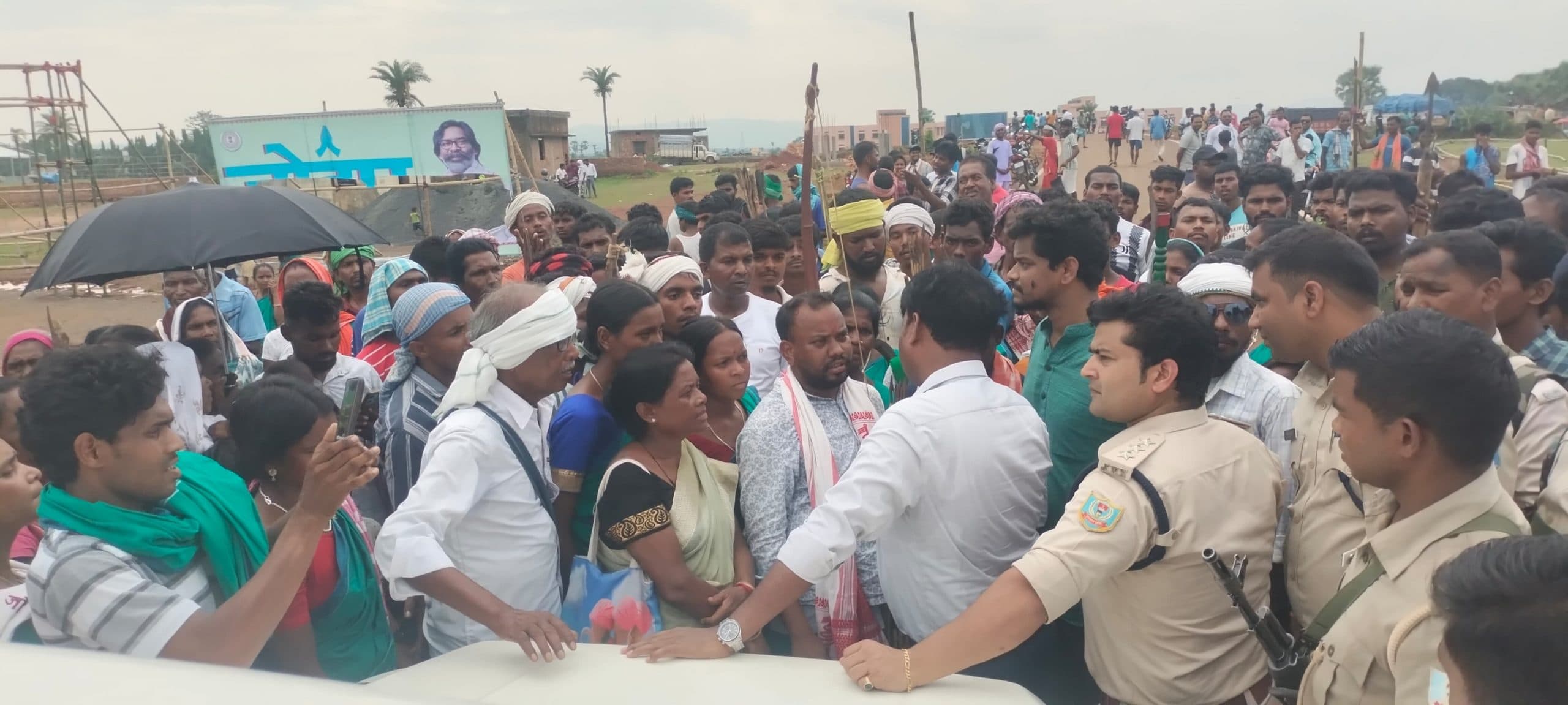 भोगनाडीह में कार्यक्रम की अनुमति नहीं मिलने दो आदिवासी संगठन ने जताया विरोध