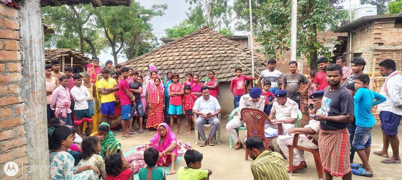 दुपट्टा के फंदे से लटका युवती का शव बरामद, जांच में जुटी पुलिस