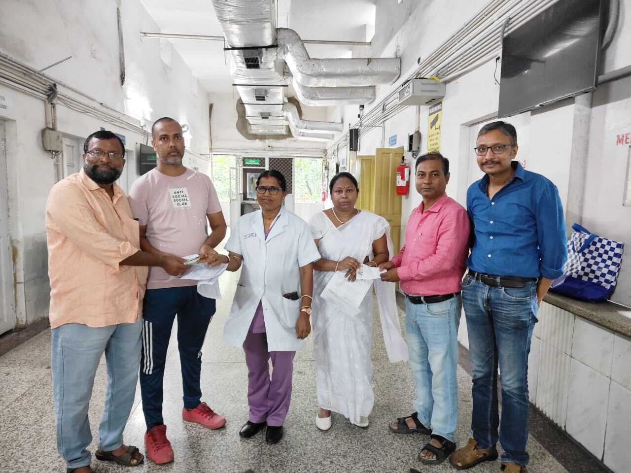 Jamshedpur news. टाटानगर अस्पताल के दो कर्मचारियों के परिजनों को मिला मुआवजा