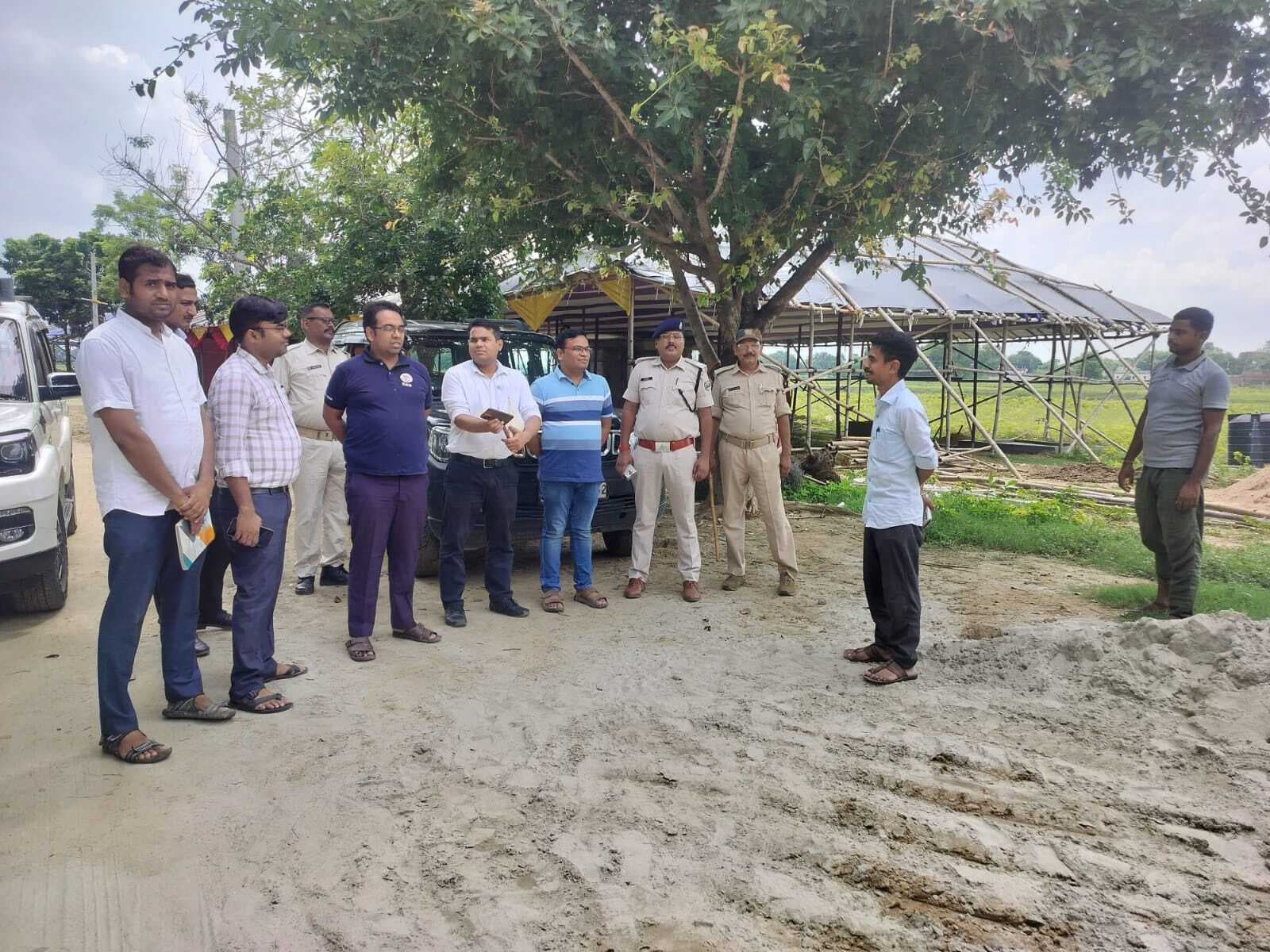 कांवरिया पथ में पीएचईडी के कार्य को देख एसडीओ ने जतायी नाराजगी