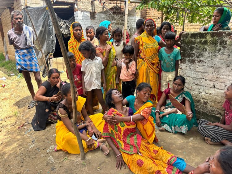 टोटो व मैजिक की टक्कर में चालक की मौत, दो गंभीर