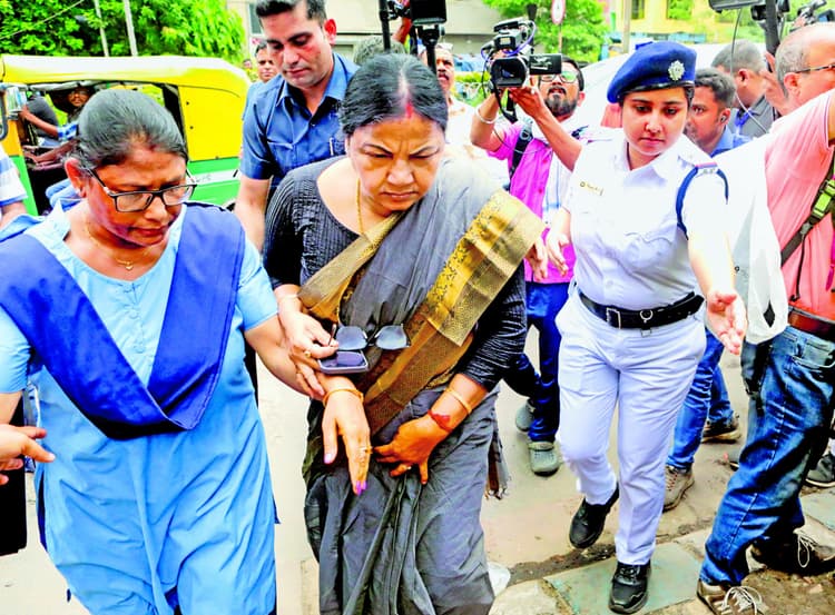 राष्ट्रीय महिला आयोग की सदस्य पहुंचीं कॉलेज