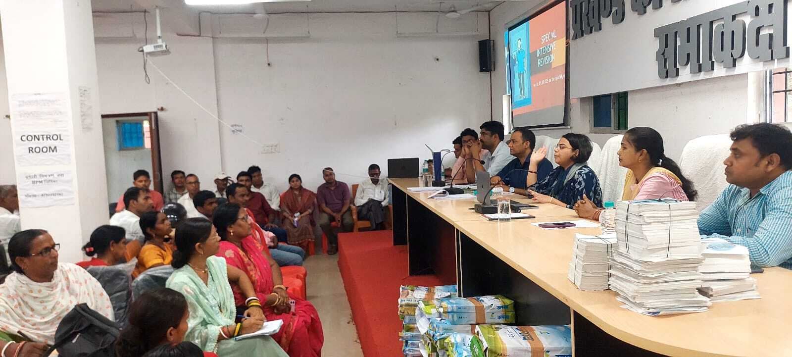 कार्यों में लापरवाही बरतने वाले बीएलओ  पर होगी कार्रवाई : डीडीसी