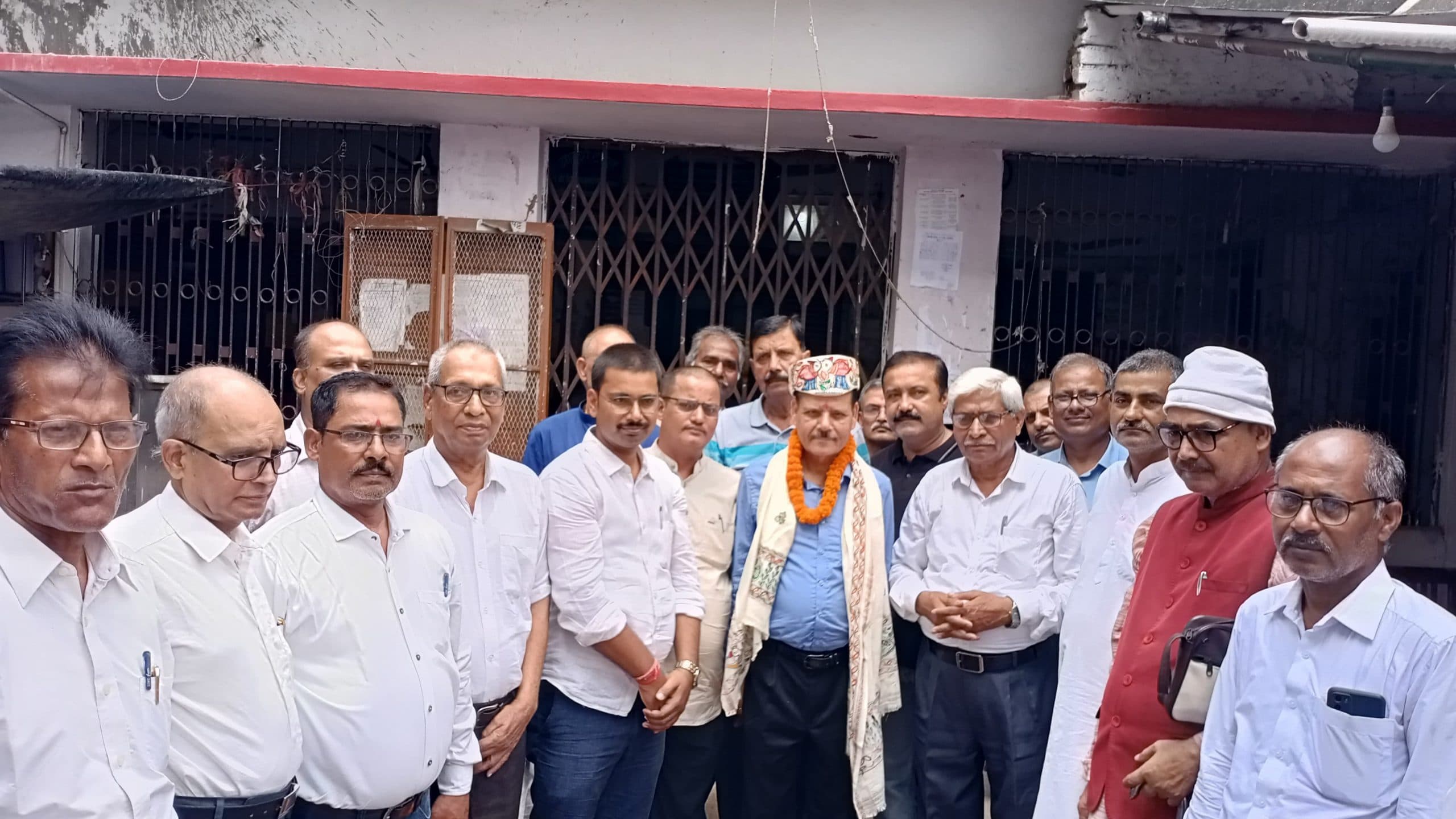 Darbhanga News: आगे बढ़ने के लिए ईमानदारी व मेहनत के साथ काम करें अधिवक्ता: विनोद तिवारी