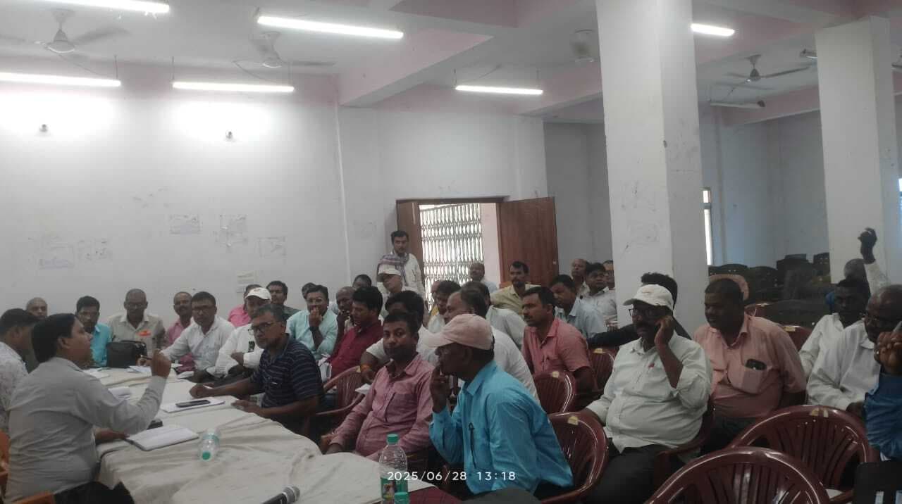 मतदाता पुनरीक्षण कार्य को लेकर बीएलओ की हुई बैठक