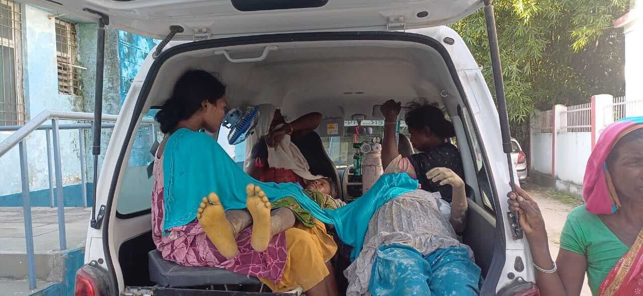 खेत में मोटर से पानी पीने के दौरान दो सगी बहनों की करंट से मौत, आधा दर्जन लोग घायल