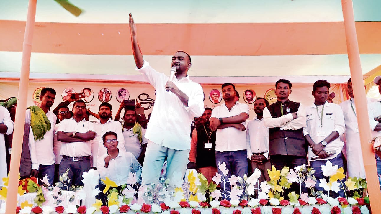 Chaibasa News : मंईयां योजना के नाम पर महिलाओं को ठग रही सरकार : जयराम महतो