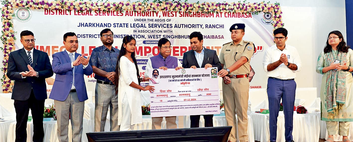 Chaibasa News : सरकारी योजनाओं व न्यायिक सुविधाओं का लाभ हर व्यक्ति तक पहुंचे