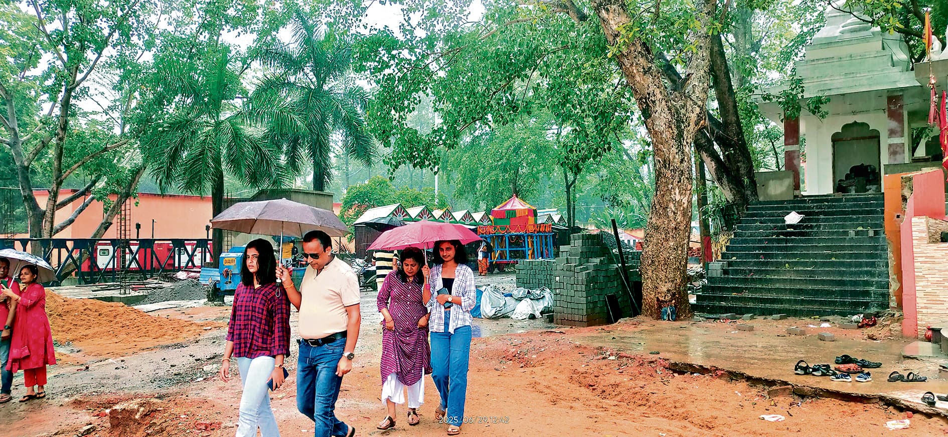 Rourkela News: झमाझम बारिश से जनजीवन अस्त-व्यस्त, बाजारों में कीचड़ से हुई परेशानी, सड़कों पर जलजमाव