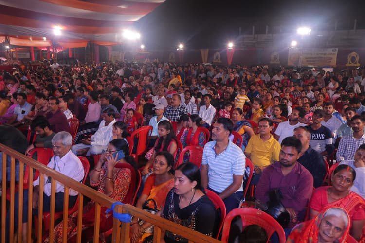 Dhanbad News: प्रभु की भक्ति में डूबे श्रद्धालु, गूंजे जय जगन्नाथ के जयकारे