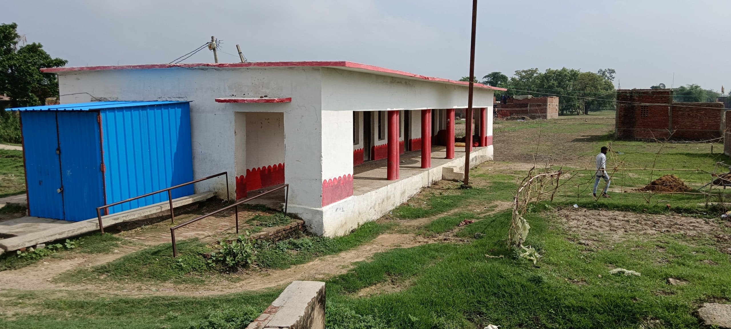 मध्य विद्यालय खलसापुर को दिनारा उच्च विद्यालय में विलय, ग्रामीणों में आक्रोश