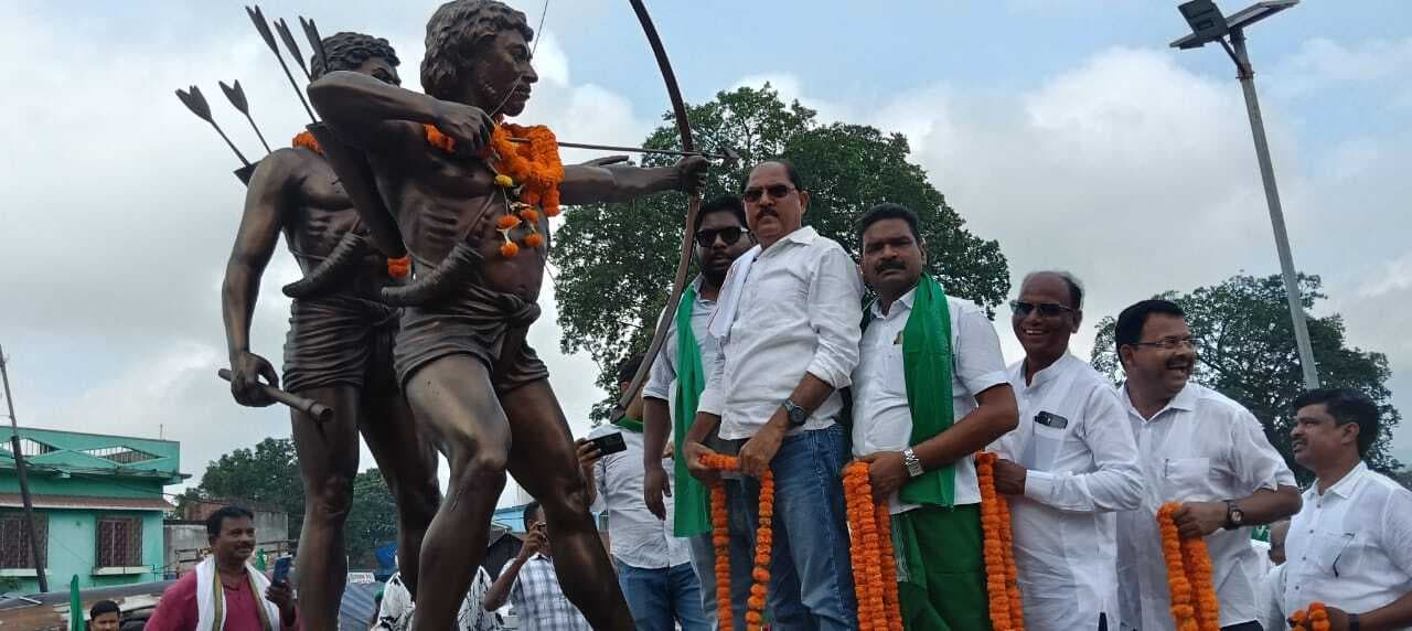 भोगनाडीह के लिए रवाना हुए झामुमो कार्यकर्ता