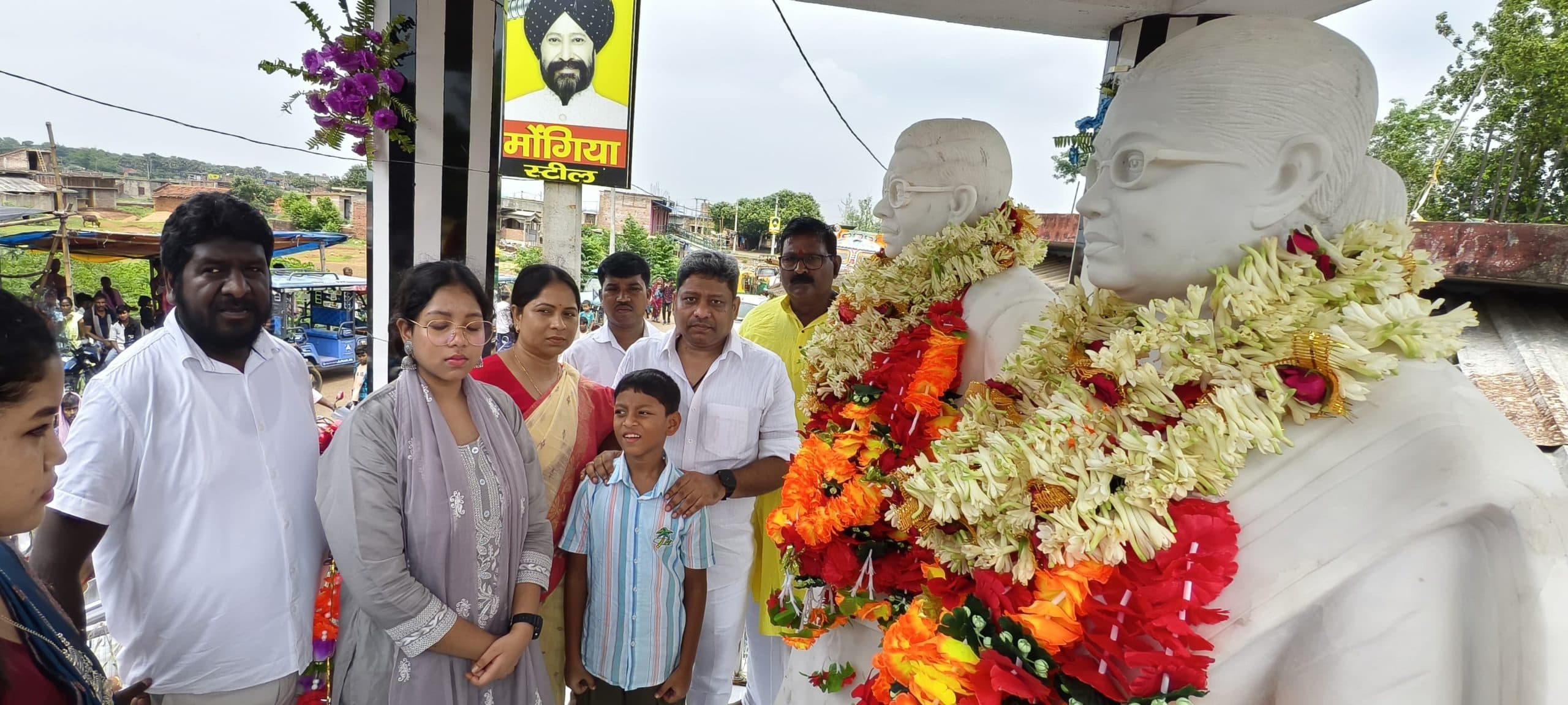 साइमन मरांडी व सुशीला हांसदा की प्रतिमा का अनावरण