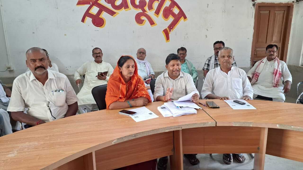 Madhubani : विशेष गहन मतदाता पुनरीक्षण के लिए लोगों को जागरूक करने की चर्चा