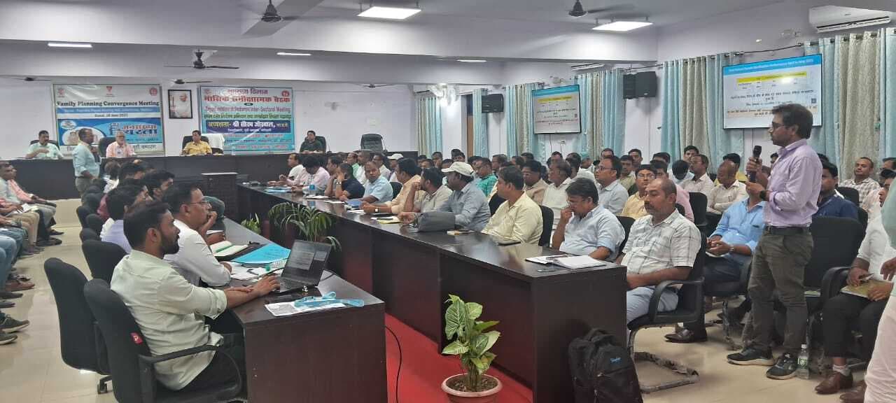 Motihari : महिला बंध्याकरण व पुरुष नसबंदी की संख्या बढ़ायें : डीडीसी
