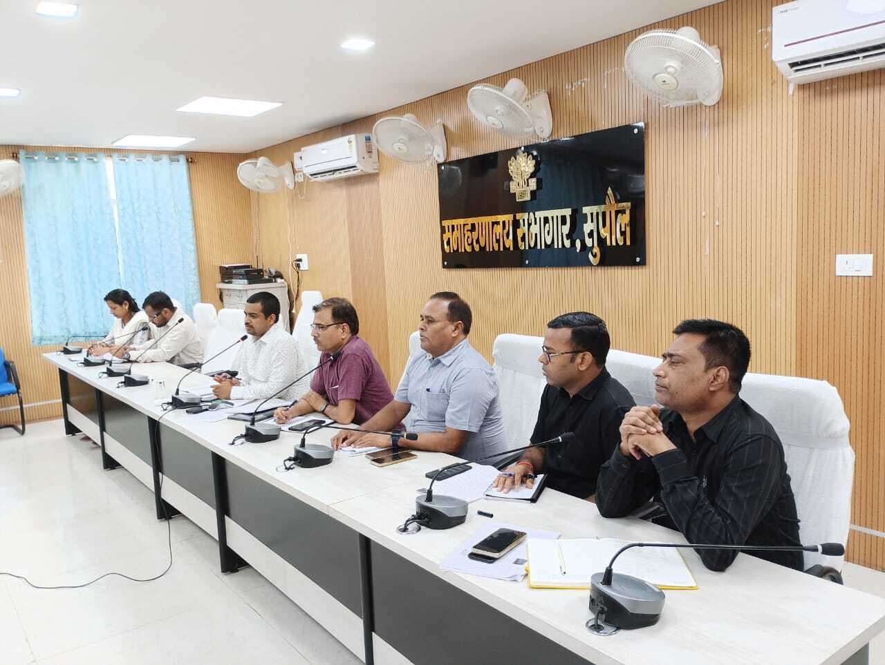 विशेष गहन पुनरीक्षण कार्य का डीएम ने लिया फीडबैक