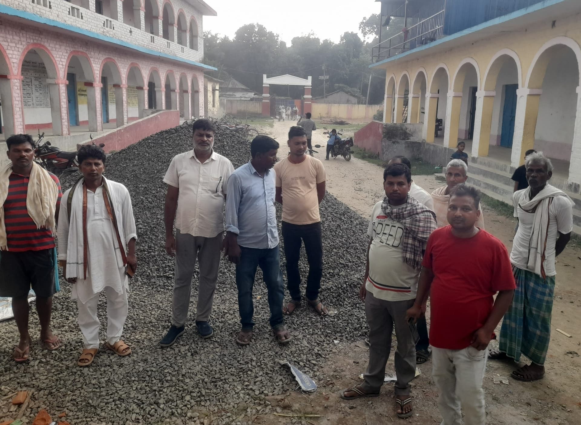 उत्क्रमित उच्च माध्यमिक विद्यालय राजगांव के भवन निर्माण कार्य में भारी अनियमितता बरते जाने का आरोप