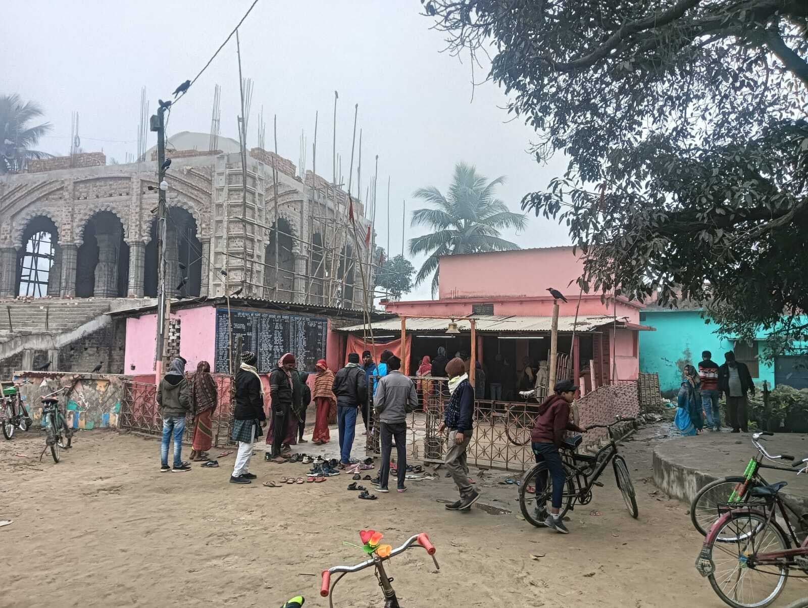 श्रद्धालु के सहयोग से हो रहा काली मंदिर का निर्माण