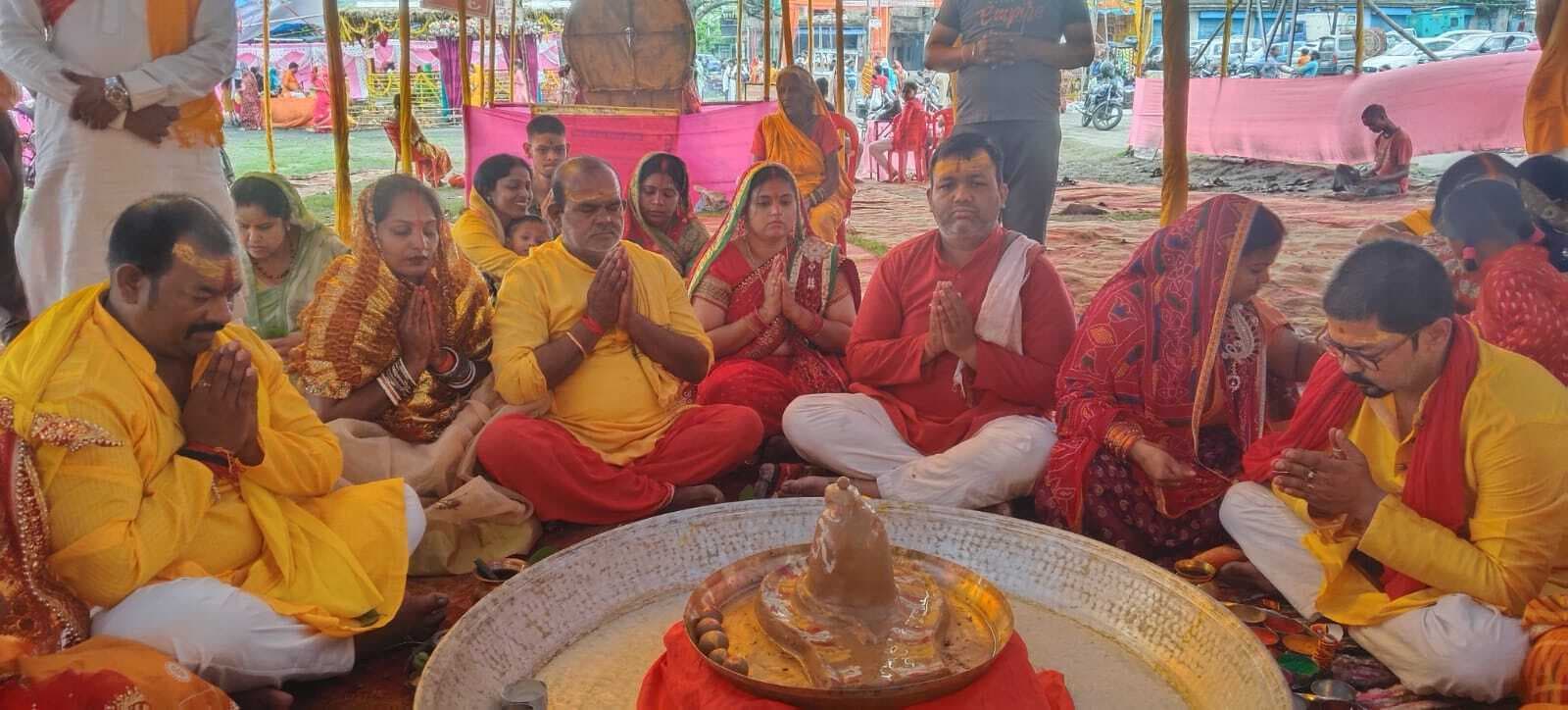 Dhanbad News : कामाख्या चंडी महायज्ञ में रुद्राभिषेक के साथ हुआ कन्या पूजन