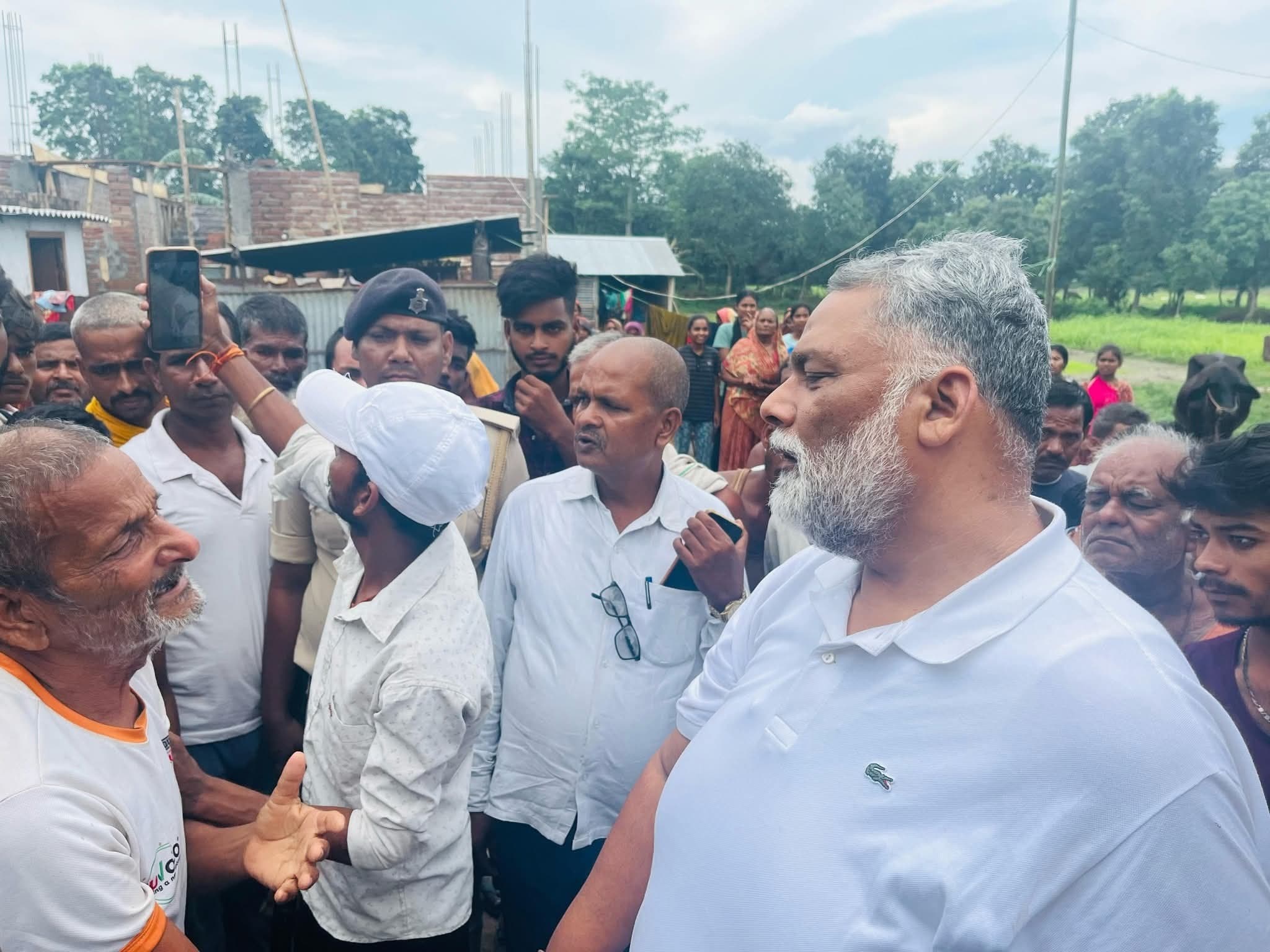 पप्पू यादव ने मृतक के परिजनों से की मुलाकात, तत्काल की आर्थिक मदद