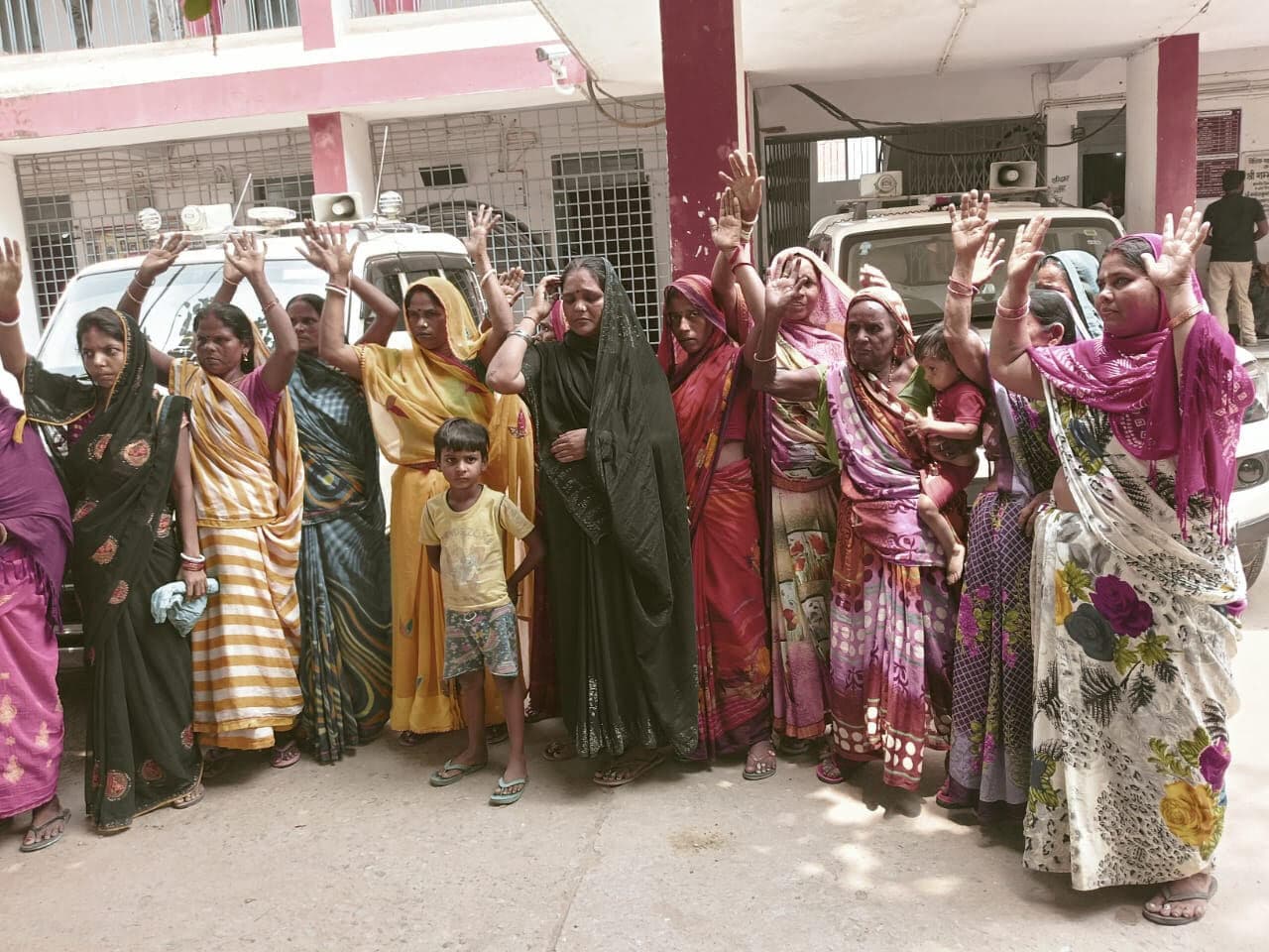 चतुर्भुजी बरांव में राशन कम देने के विवाद में जमकर हंगामा, मारपीट