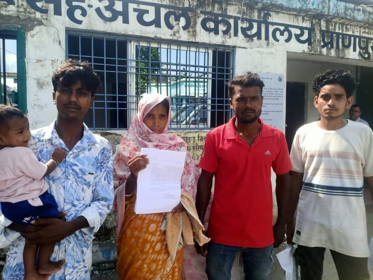 आशा चयन में गड़बड़ी की शिकायत बीडीओ से कर चयन पर रोक लगाने की मांग