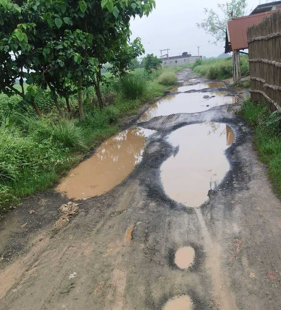 कचहरी पुल-यार मोहम्मद टोला बाजार तक सड़क जर्जर