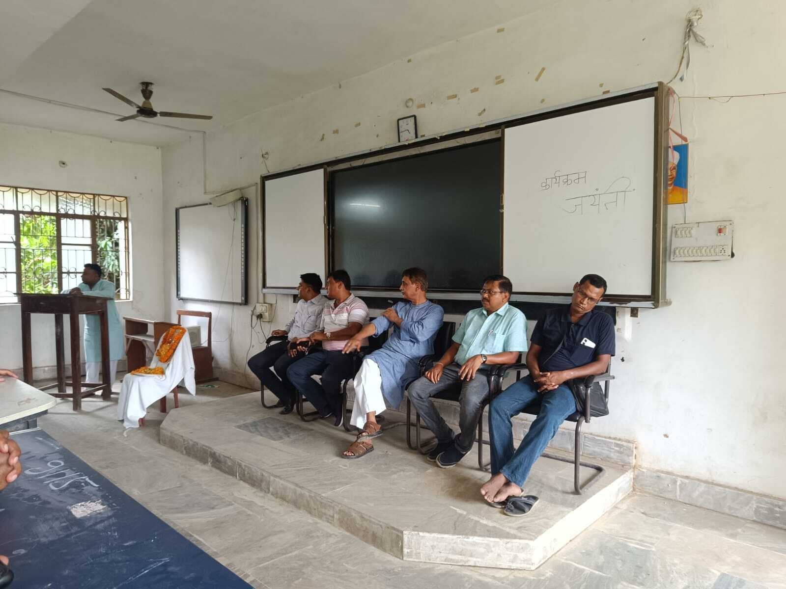 साहूकार व जमींदारी प्रथा के खिलाफ हुआ था विद्रोह : प्राचार्य