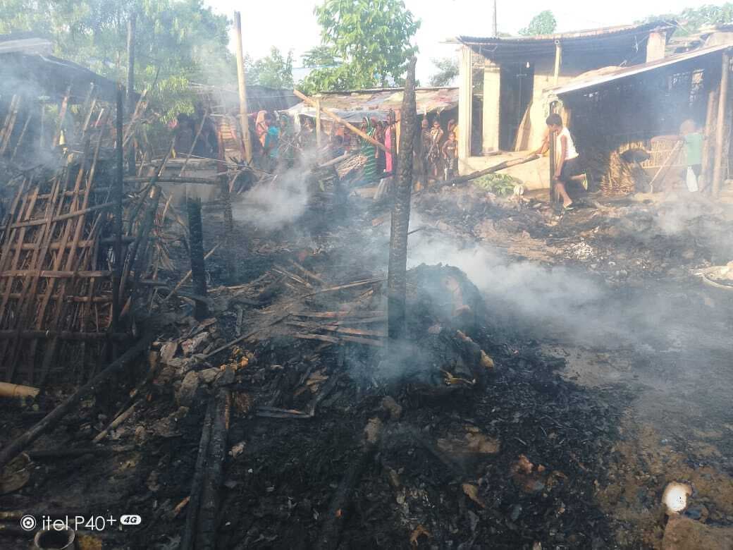 आग से तीन घर जले, हजारों की क्षति