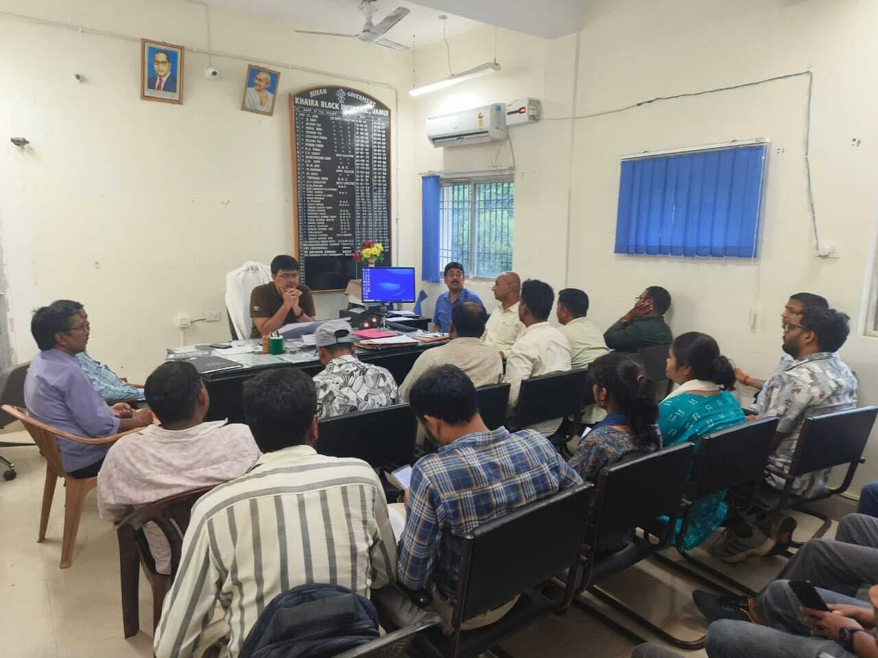 जिम्मेदारी के साथ कर्तव्यों का निर्वहन करें बीएलओ - बीडीओ