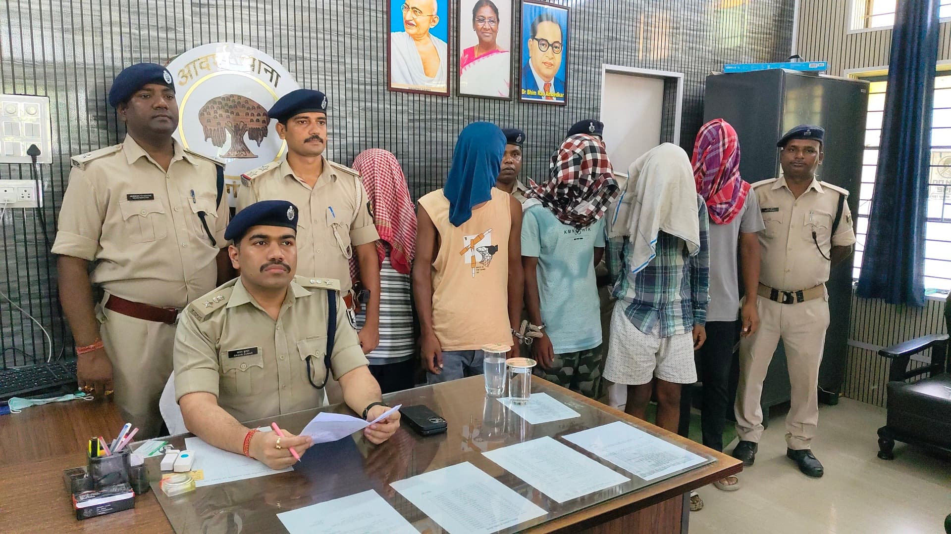 20 पुड़िया स्मैक के साथ दो तस्कर गिरफ्तार