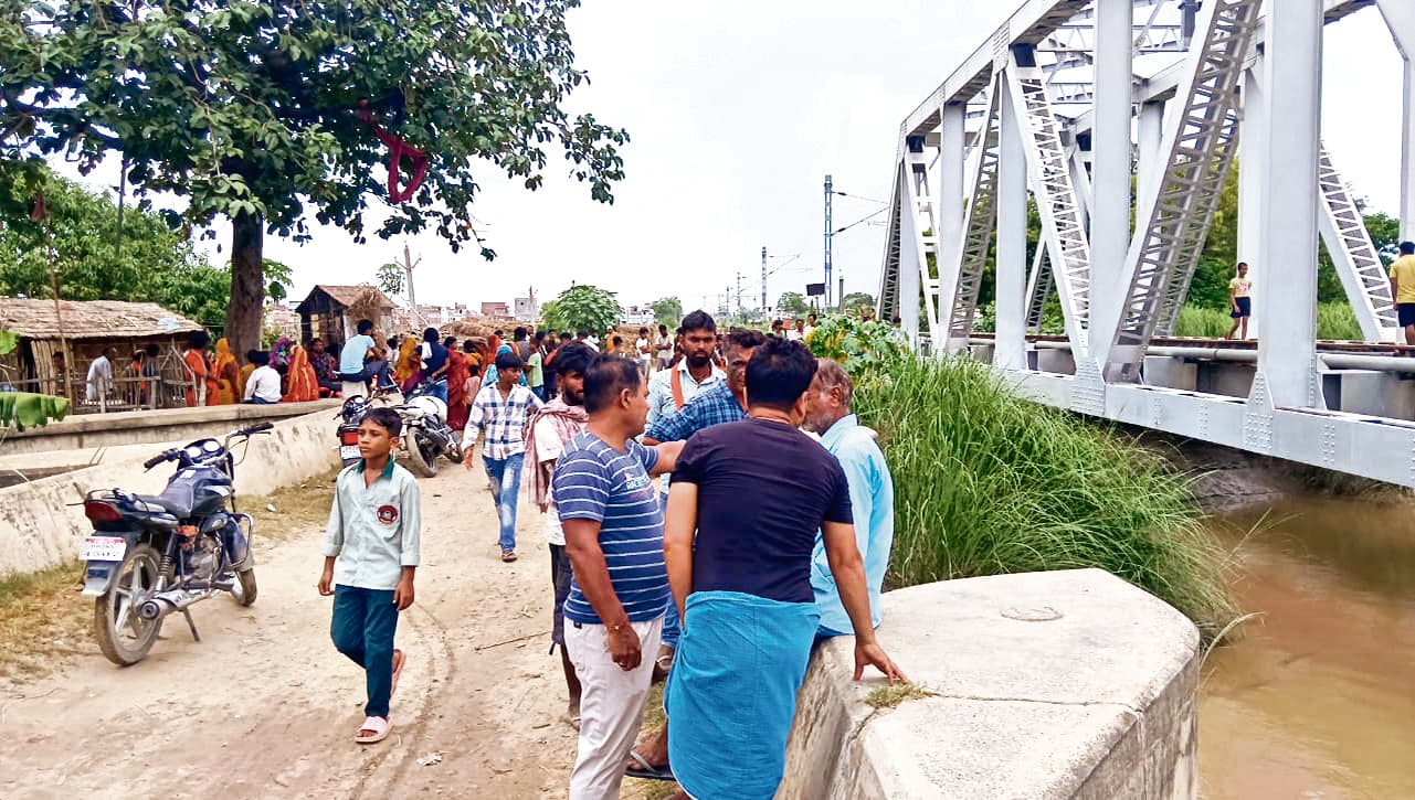 Gopalganj News : गंडक नहर में अलग-अलग जगहों पर डूबे दो युवक, एक का शव हुआ बरामद, दूसरे की तलाश जारी