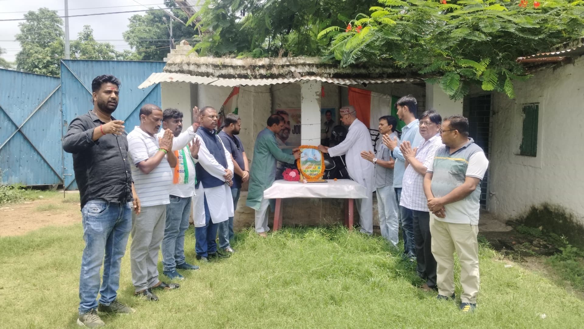 Deoghar News : कांग्रेसियों ने वीर सिदो-कान्हू व अन्य शहीदों को किया याद