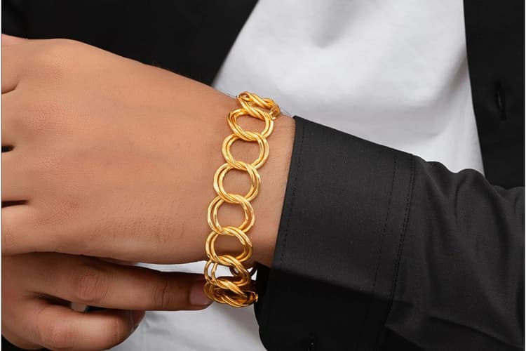 Gold Bracelet Design For Men: कम वजन में भी मिल सकता है आपको स्टाइलिस्ट गोल्ड ब्रेसलेट डिजाइन