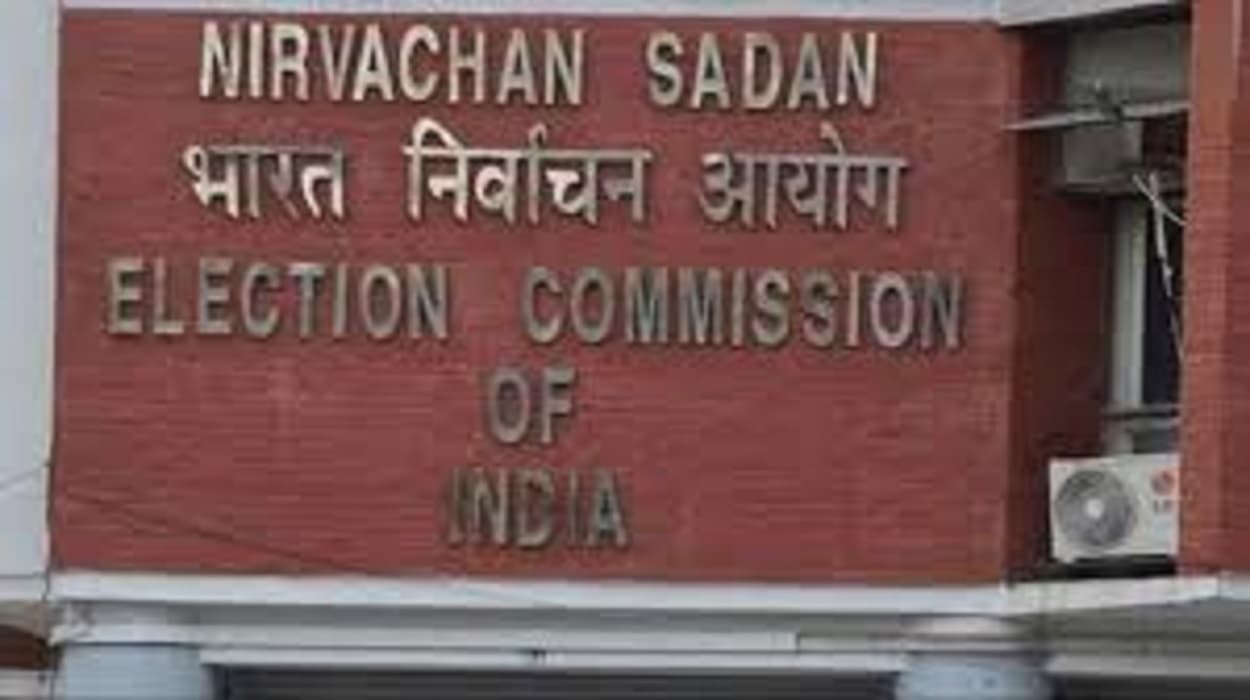 बिहार विधानसभा चुनाव को लेकर हलचल तेज, चुनाव आयोग की टीम पहुंची पटना