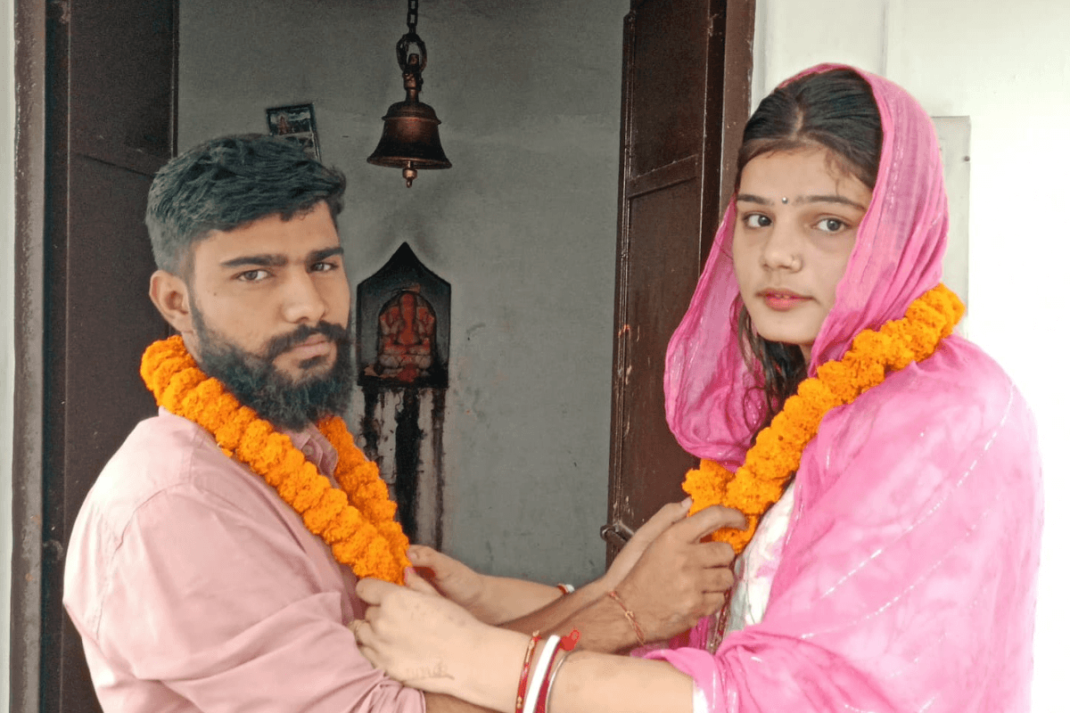 Bihar News: पति के सामने पत्नी ने भतीजे से रचाई शादी, प्रेमी के लिए बेटी को भी छोड़ा