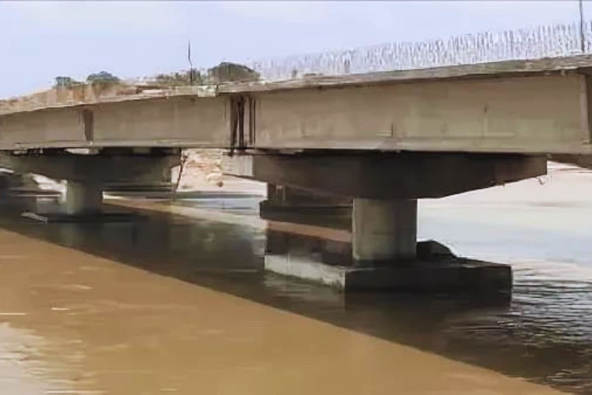 kishanganj flood news| Incomplete bridge constructed on Mechi river in Bihar is causing problems to people,