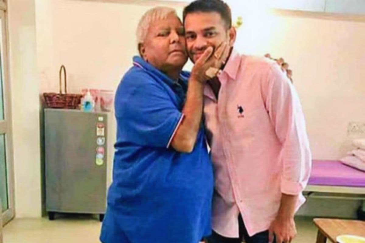 Video: 'पापा मेरी जां, हर दम रखना...' तेज प्रताप यादव ने पिता लालू के साथ शेयर किया भावुक वीडियो