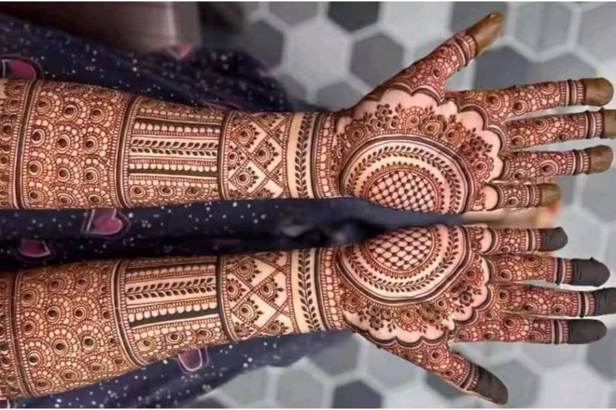 Latest Mehndi Design: यूनिक और स्टाइलिस्ट डिजाइनों से सजाएं अपने खूबसूरत हाथ