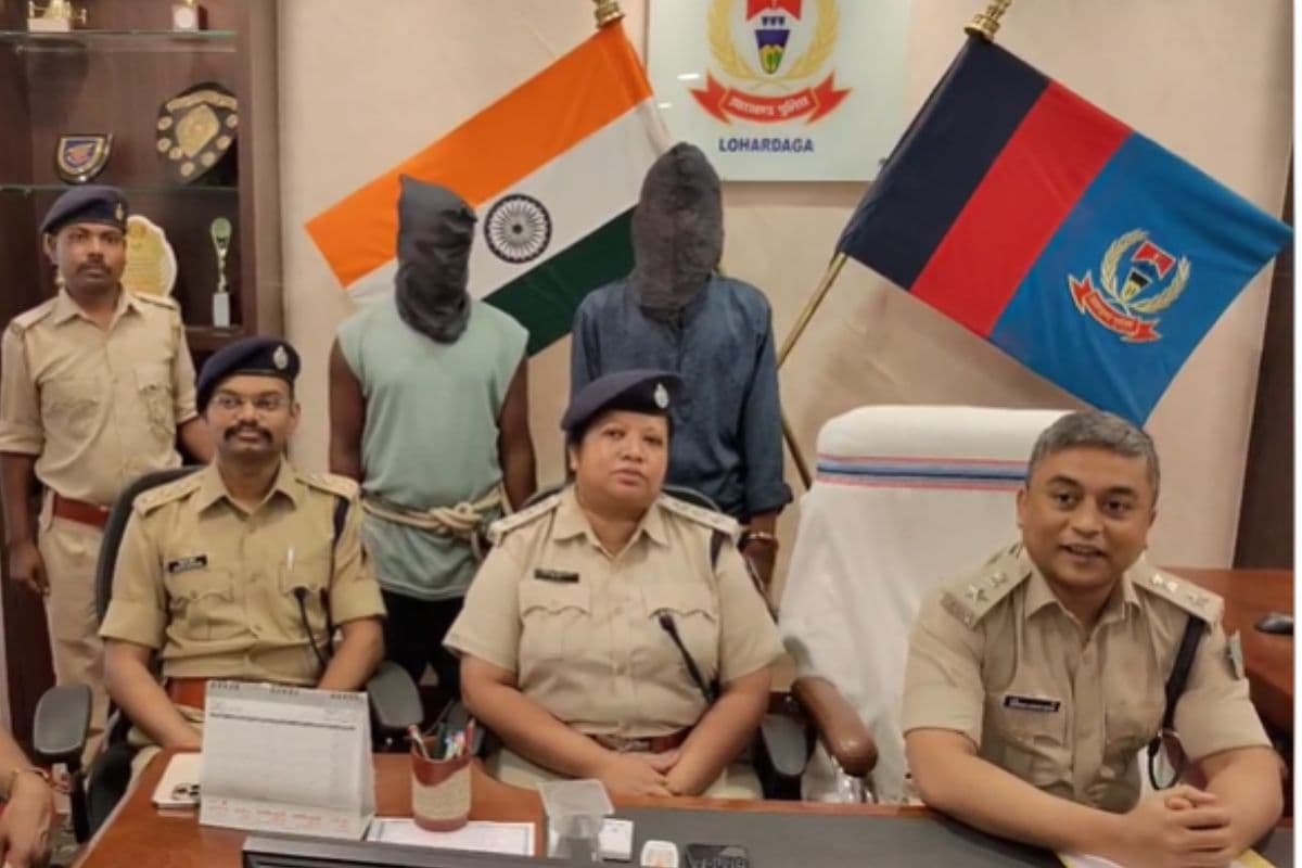 Jharkhand Naxal: झारखंड में उग्रवादियों के खिलाफ बड़ी सफलता, 30 हजार रुपए लेवी वसूलते PLFI के दो अरेस्ट