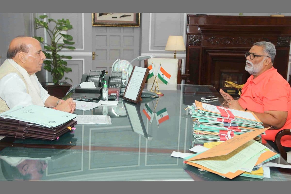 पूर्णिया को सैन्य शिक्षा और सुविधाओं का हब बनाना चाहते हैं पप्पू यादव, रक्षा मंत्री से की सैनिक स्कूल और केंद्रीय विद्यालय की मांग