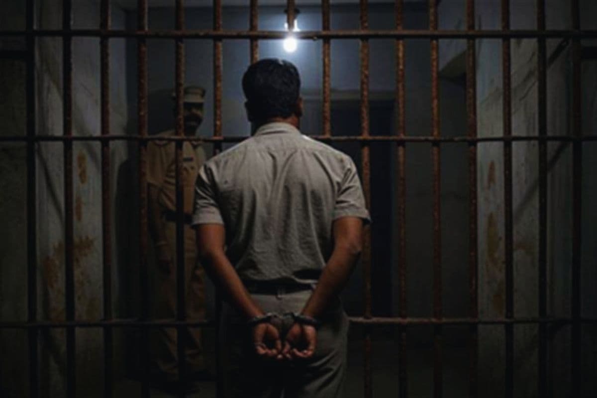 पटना सिविल कोर्ट से फिल्मी अंदाज में फरार हुआ कैदी, हथकड़ी की रस्सी काट बाथरूम की खिड़की से भागा