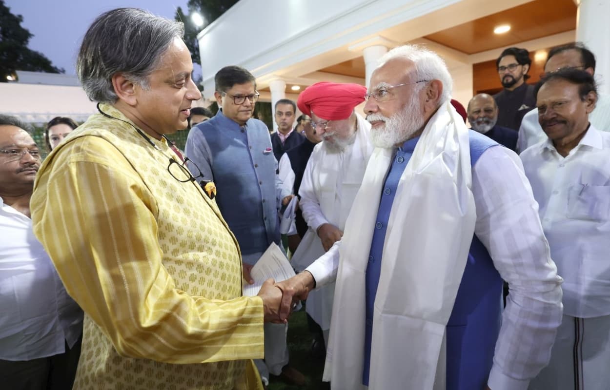 थरूर संग बात, मनीष से चर्चा और आनंद के साथ ठहाके… डिनर पर दिखा PM का दोस्ताना अंदाज, देखें वीडियो