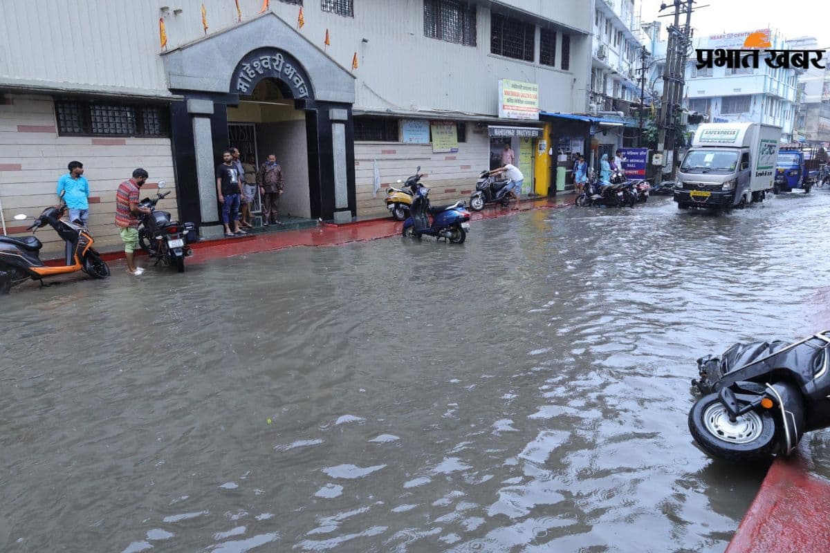 Jharkhand Heavy Rain: आफत बनकर बरसा मानसून, 23 दिनों में इस जिले में चार गुनी बारिश से तबाही, क्या है आपके जिले का हाल?