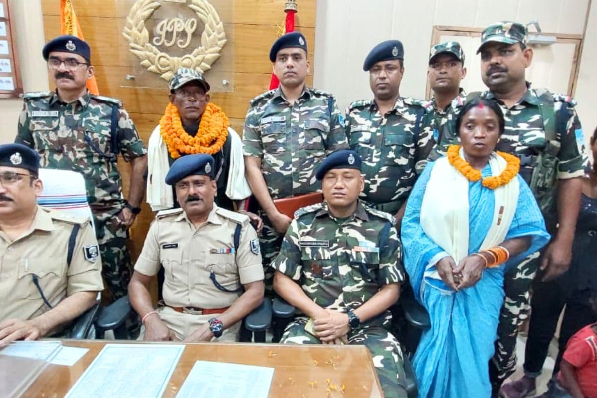 तीन लाख का इनामी नक्सली रावण कोड़ा ने किया सरेंडर, चलती ट्रेन में कई जवानों और यात्रियों को उतारा था मौत के घाट