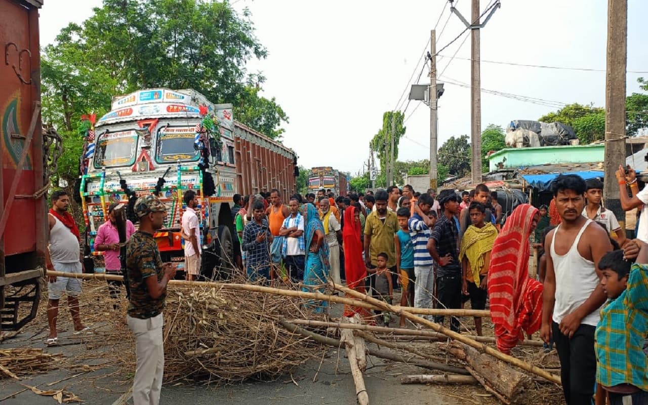 Bihar News: सहरसा में गाड़ी से रौंदकर पति-पत्नी की मौत, दूर गिरा मिला पति के शरीर का कुछ ही टुकड़ा