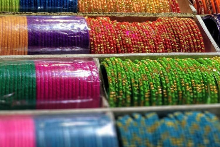 Green Bangle Set: हरी चूड़ियां चुरा लेंगी पिया जी का दिल, हाथों पर सजायें ये हरी-हरी चूड़ियां