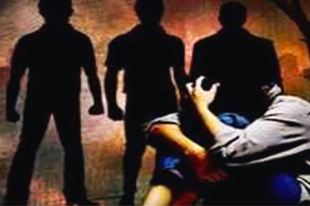 बिहार में मुजफ्फरपुर के बाद अब सीतामढ़ी में निर्भया कांड, सामूहिक दुष्कर्म के बाद सिगरेट से दागा फिर हत्या कर पेड़ से लटकाया शव