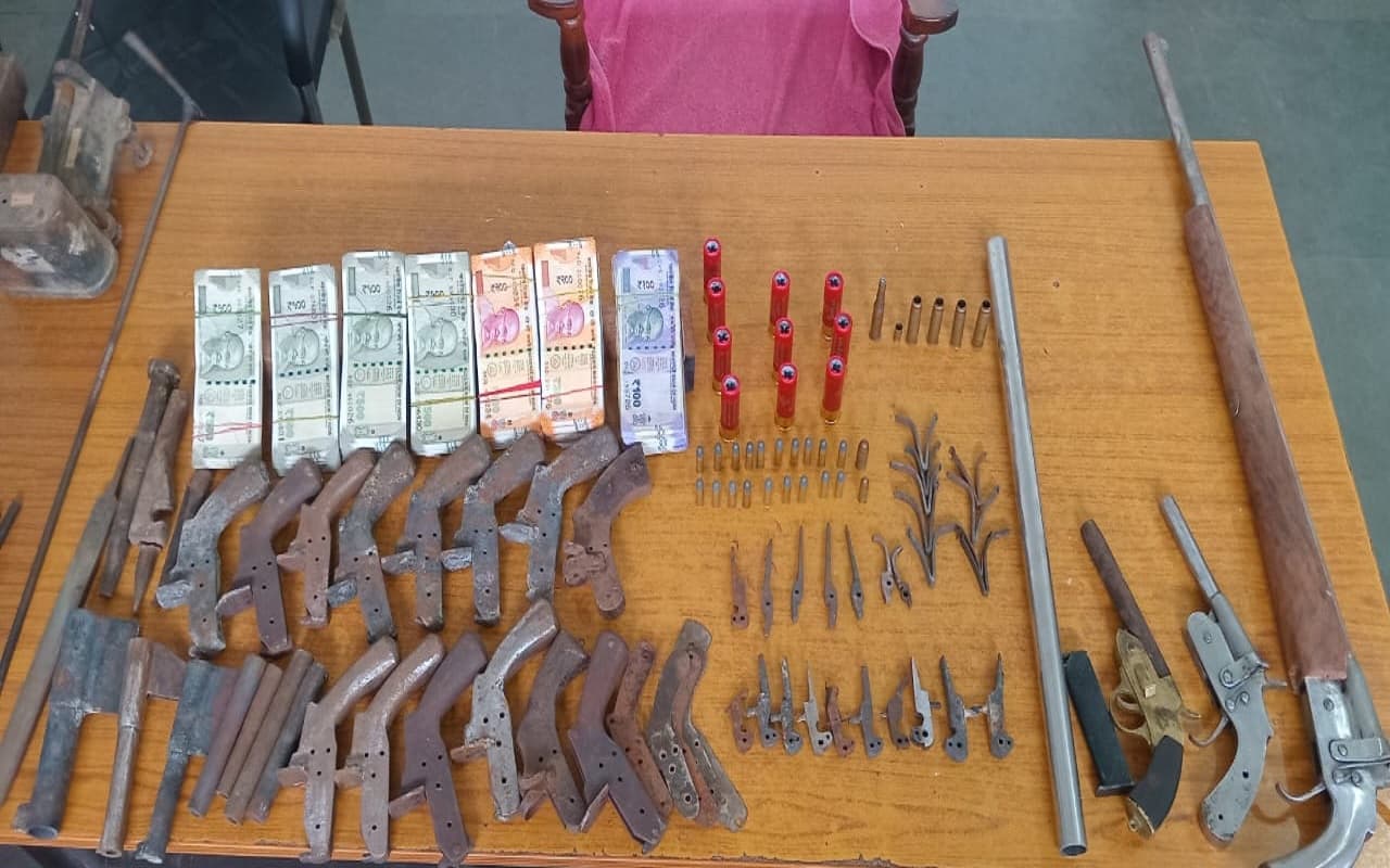 बिहार के मधेपुरा में एक और मिनी गन फैक्ट्री का खुलासा, गांव में बन रहा था मौत का सामान