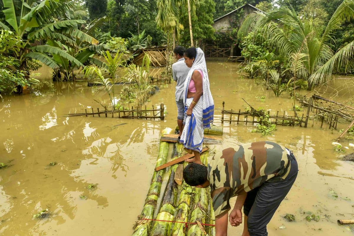 villager-uses-a-makeshift-banana-raft